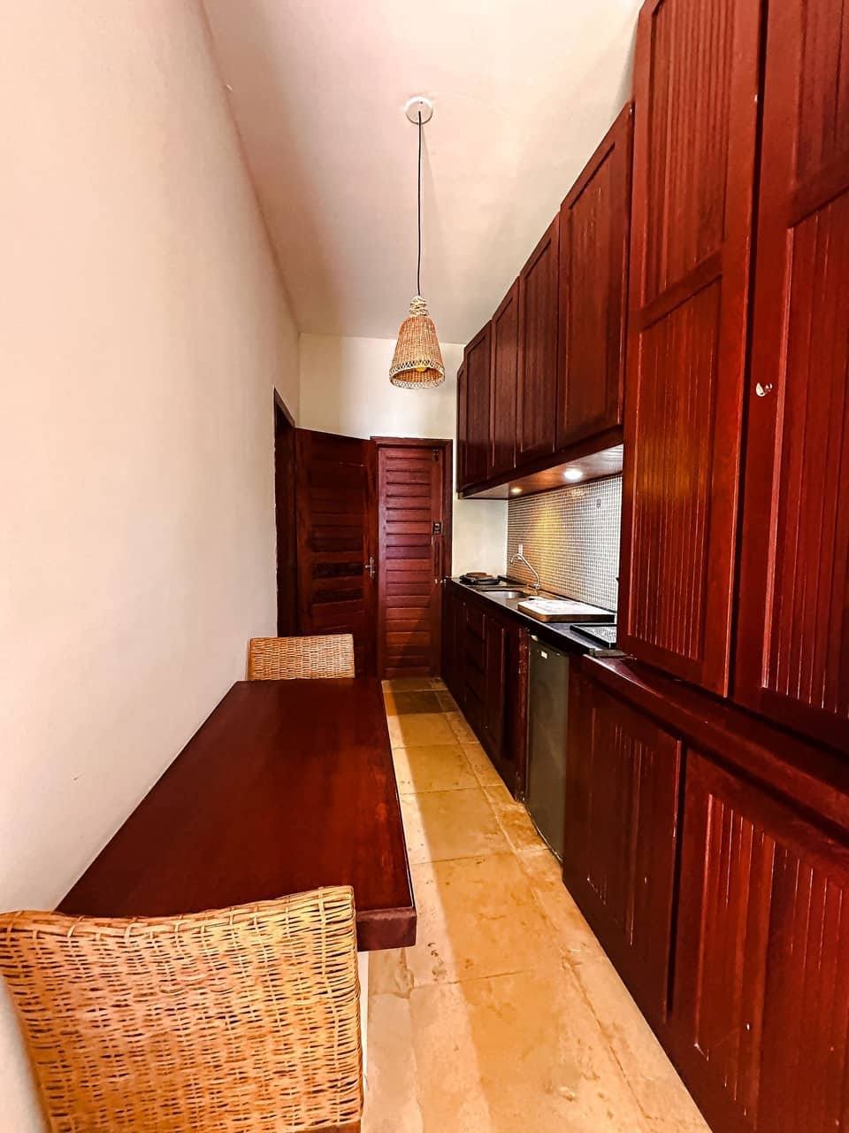 Cozinha equipada da acomodação